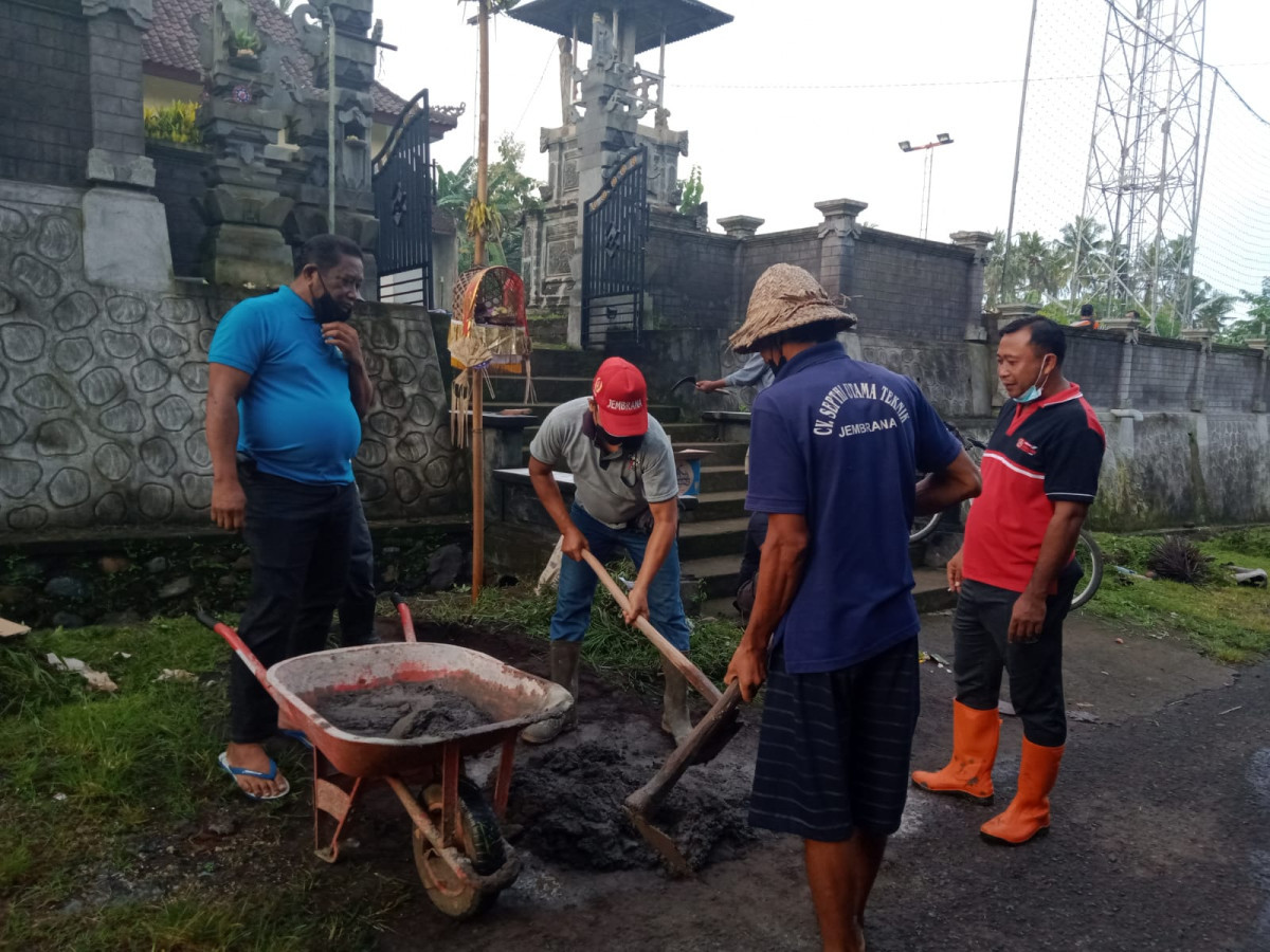 gotong royong minggu pertama